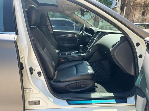 Infiniti Q50L