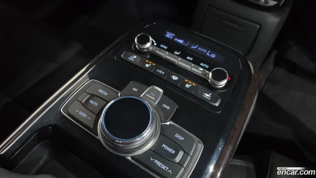 Genesis G90 (EQ900)