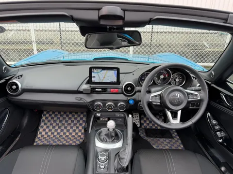 Mazda MX-5 (Roadster)