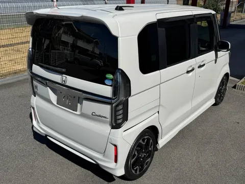 Honda N-BOX Custom