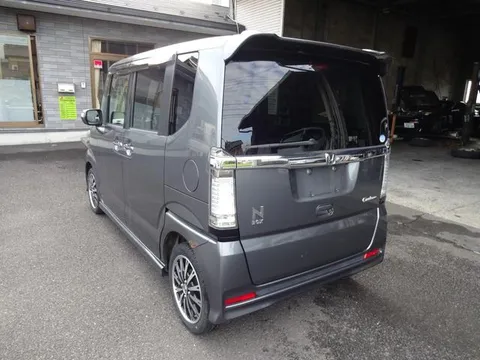 Honda N-BOX Custom