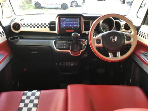 Honda N-BOX Slash