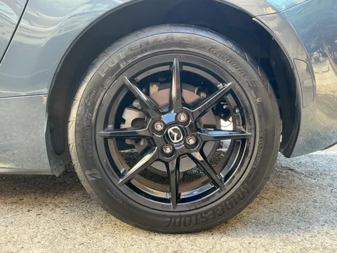 Mazda MX-5 (Roadster)