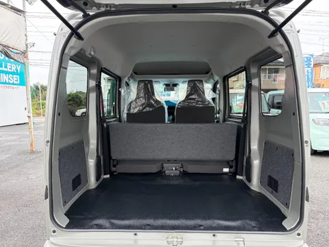 Nissan Clipper Van