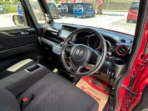 Honda N-BOX Custom
