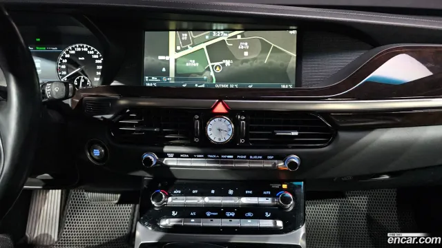 Genesis G90 (EQ900)