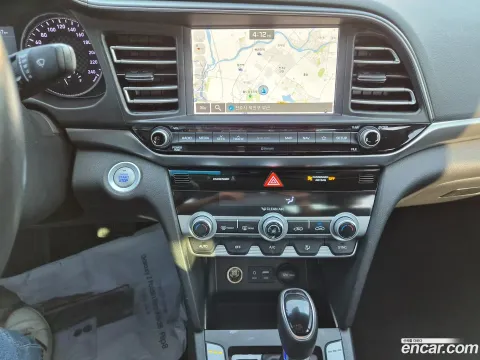 Hyundai Elantra (Avante)
