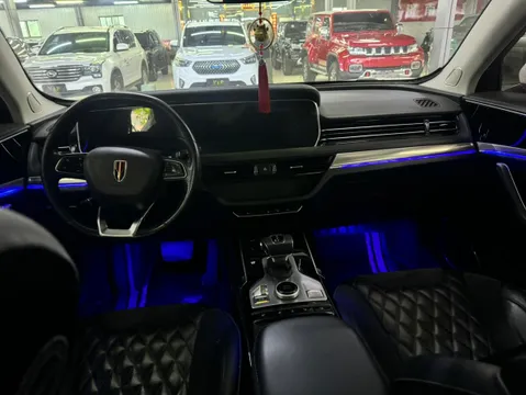 Hongqi HS5