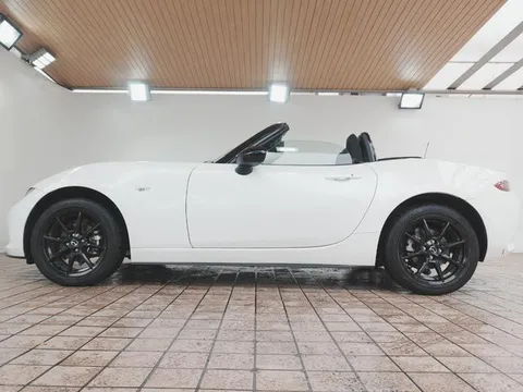 Mazda MX-5 (Roadster)