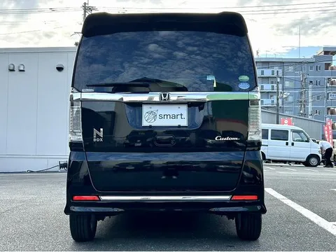 Honda N-BOX Custom