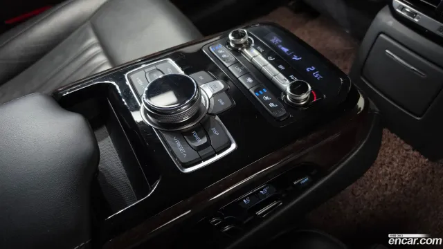 Genesis G90 (EQ900)