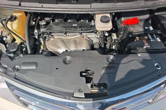 BYD M6