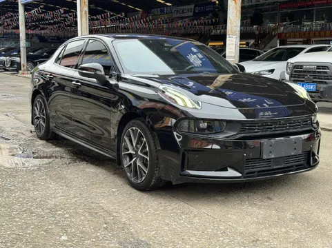 Lynk & Co 03