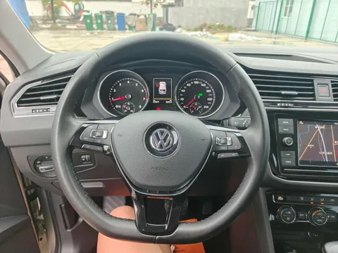 Volkswagen Tiguan L