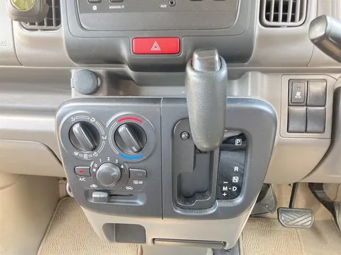 Mitsubishi Minicab Van