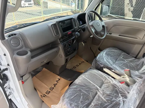Nissan Clipper Van
