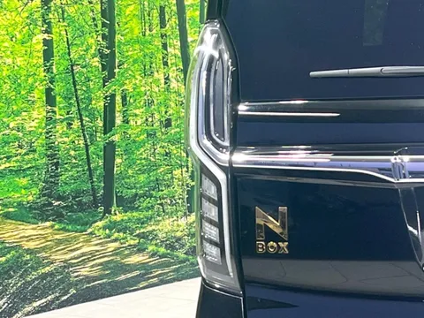 Honda N-BOX Custom