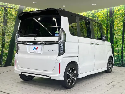 Honda N-BOX Custom