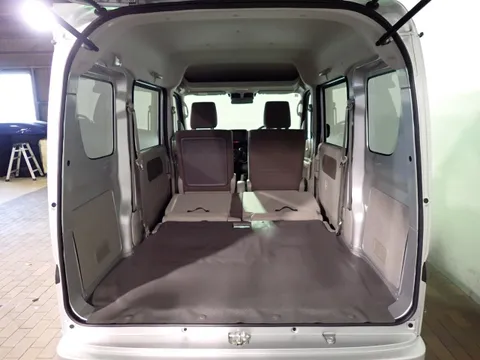 Nissan Clipper Van