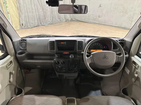 Mitsubishi Minicab Van