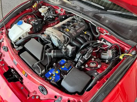 Mazda MX-5 (Roadster)