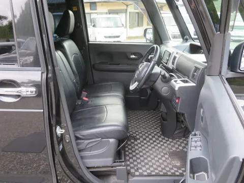 Toyota Pixis Mega