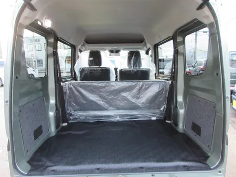 Nissan Clipper Van