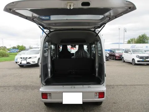 Nissan Clipper Van