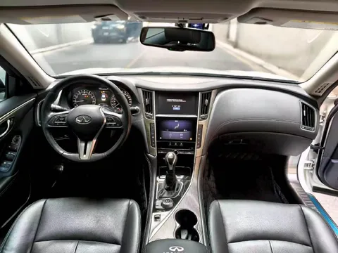 Infiniti Q50L