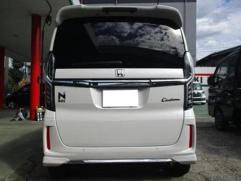 Honda N-BOX Custom