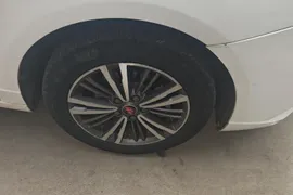 Roewe i5