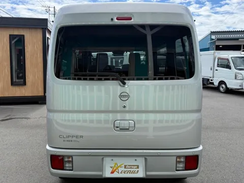 Nissan Clipper Van
