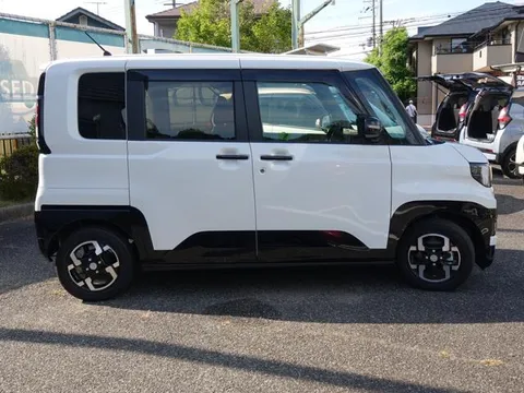 Mitsubishi Delica Mini