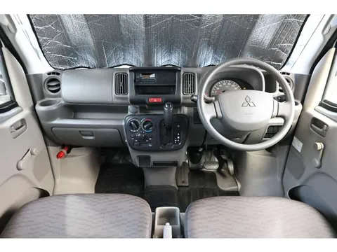 Mitsubishi Minicab Van