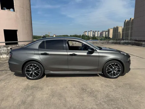 Lynk & Co 03