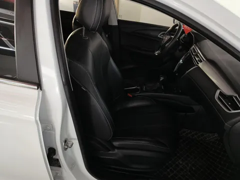 Roewe i5