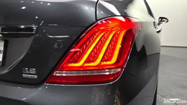 Genesis G90 (EQ900)