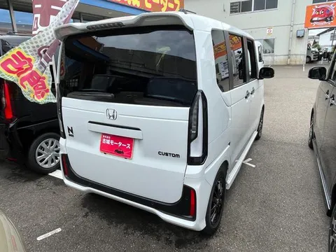 Honda N-BOX Custom