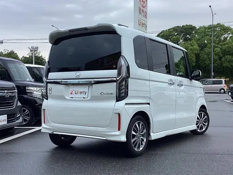 Honda N-BOX Custom