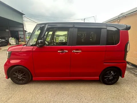 Honda N-BOX Custom
