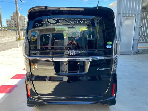 Honda N-BOX Custom