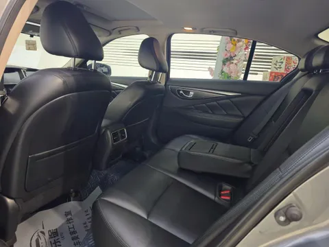 Infiniti Q50L