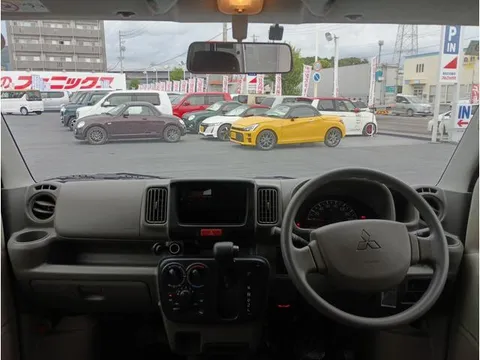 Mitsubishi Minicab Van