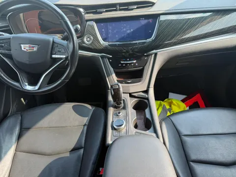 Cadillac XT6