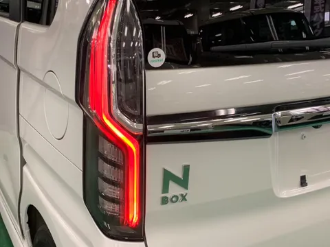 Honda N-BOX Custom