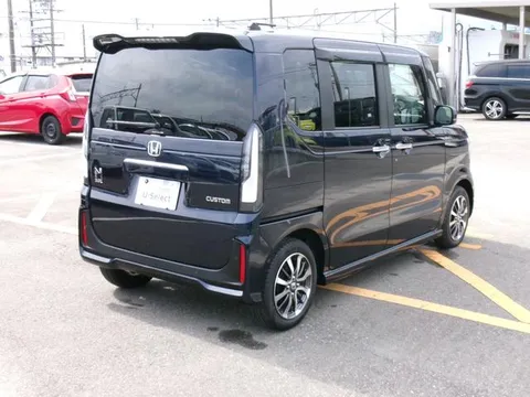 Honda N-BOX Custom