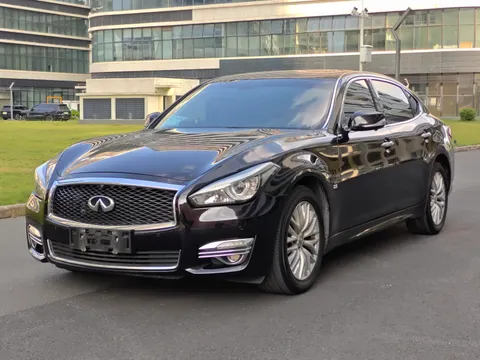 Infiniti Q70