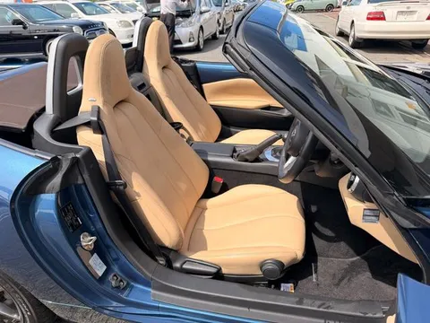 Mazda MX-5 (Roadster)