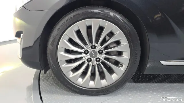 Genesis G90 (EQ900)