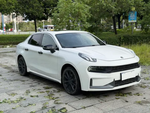 Lynk & Co 03